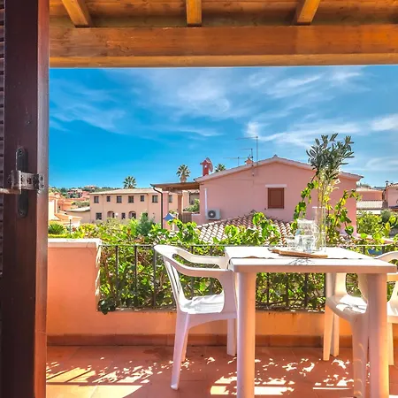 Aparthotel With Air Conditioning And Private Outdoor Area In The Center Of San Teodoro