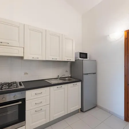 Апарт-отель With Air Conditioning And Private Outdoor Area In The Center Of Сан-Теодоро