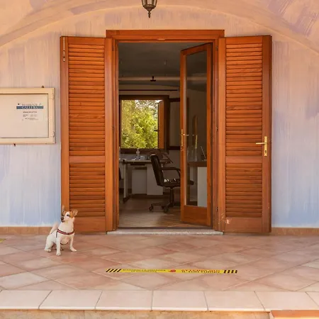 Aparthotel With Air Conditioning And Private Outdoor Area In The Center Of *