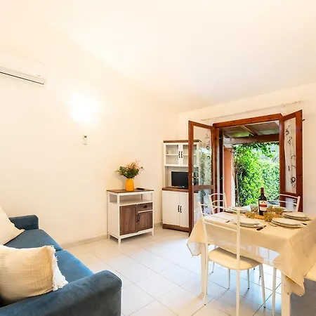 Apart-hotel With Air Conditioning And Private Outdoor Area In The Center Of
