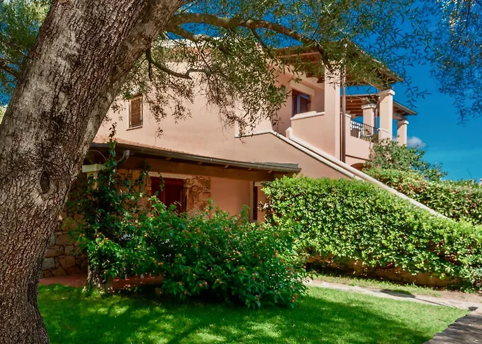 Apartahotel With Air Conditioning And Private Outdoor Area In The Center Of San Teodoro (Sardinia)