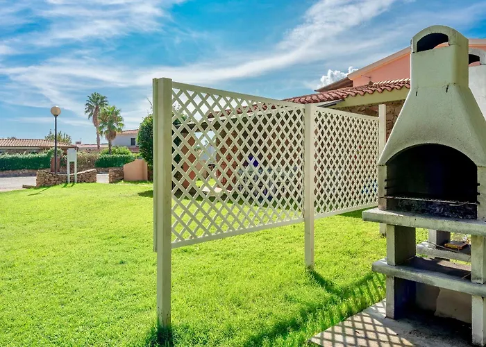 With Air Conditioning And Private Outdoor Area In The Center Of Apartahotel San Teodoro (Sardinia)